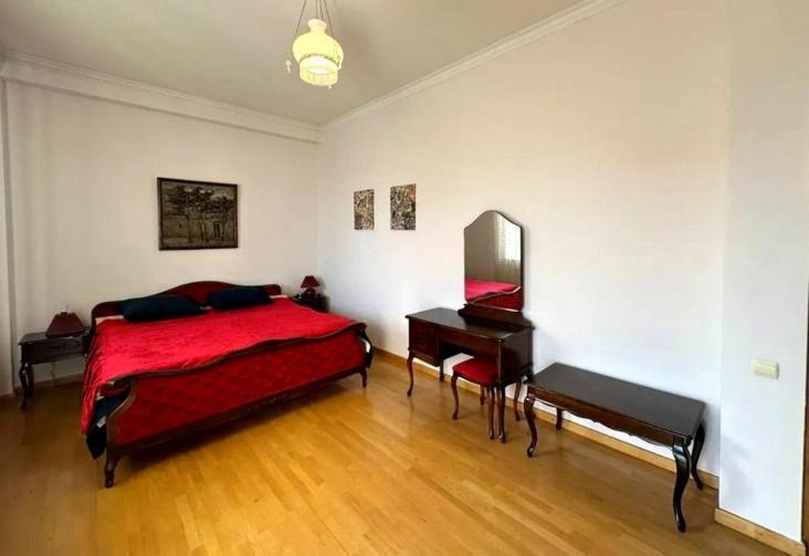 City Center Spacious 4 Bedroom+2 Bathroom Apartment On Northern Avenue, Yerevan Exterior photo